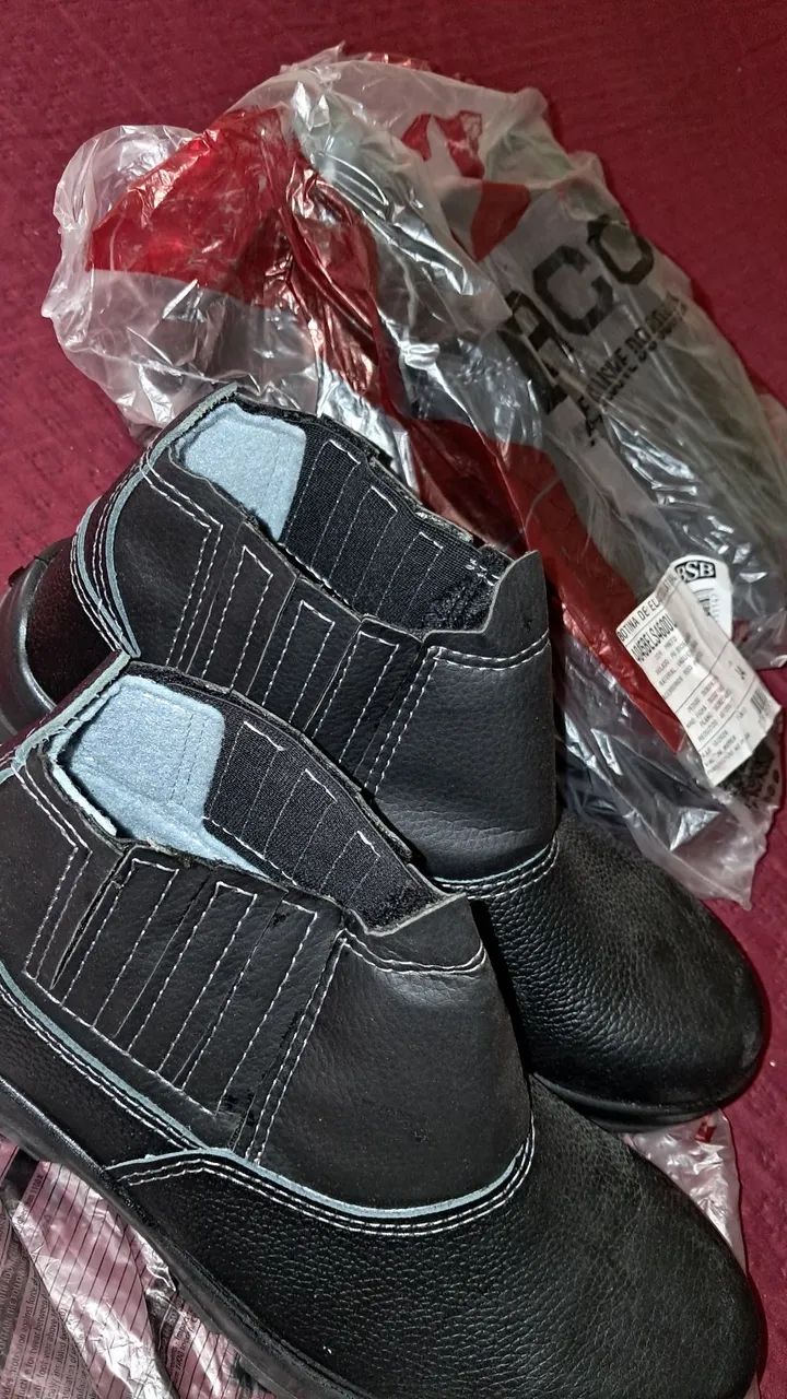 VENDE-SE BOTAS DO TRABALHADOR 