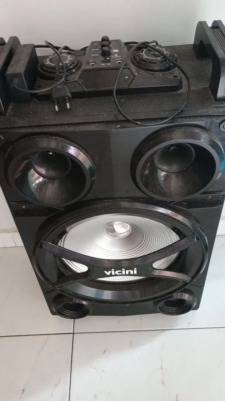 Caixa de som funcionando normalmente( só a bateria que está fraca)