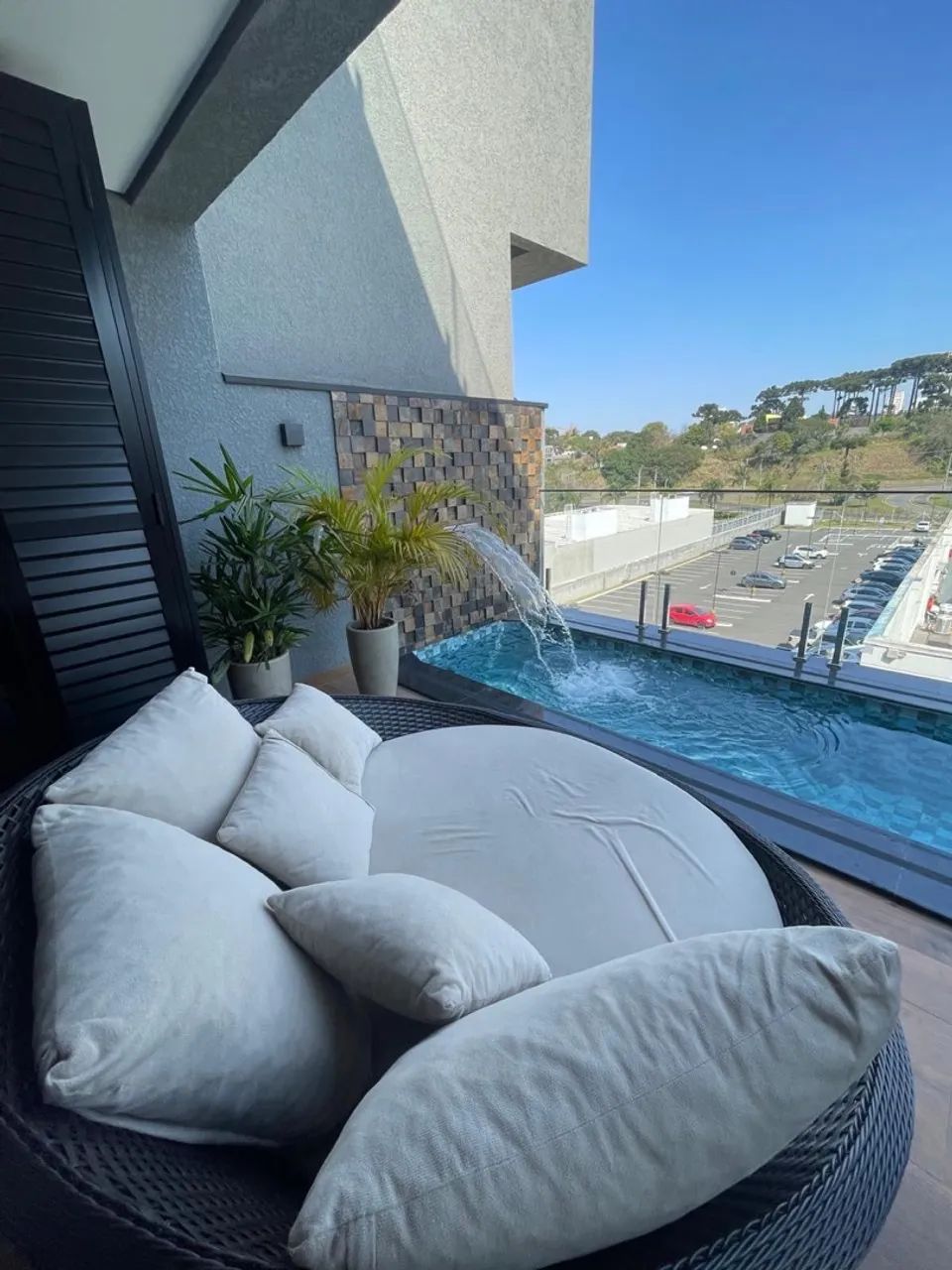 Vendo chaise em ótimo estado, acompanha almofadas 