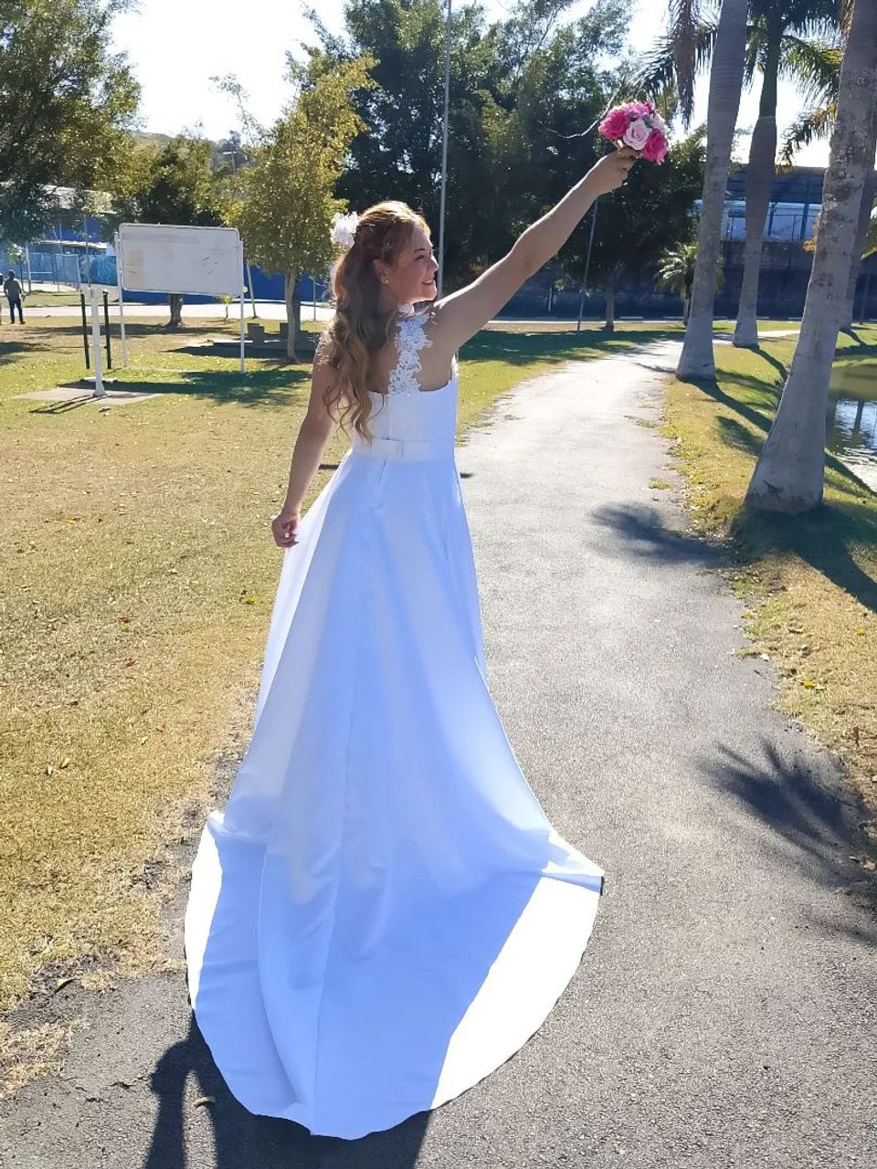 Vestido de noiva com anágua venda somente pela plataforma olx