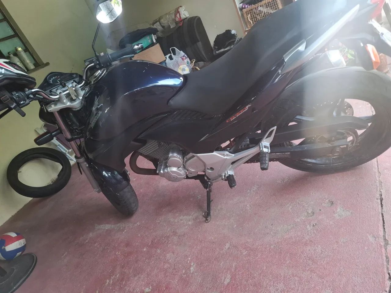 Vende-se essa linda moto CB 300 