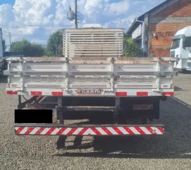 MB 710 carroceria carga seca - Foto 5