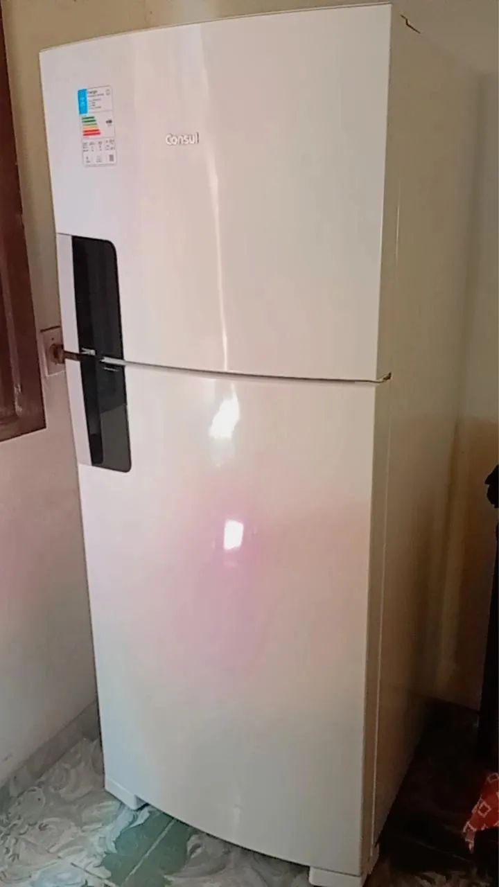 Geladeira semi nova 