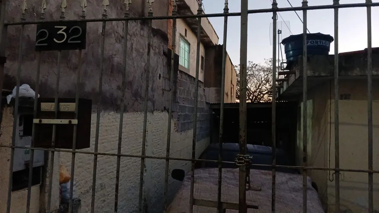 Terreno com casa antiga