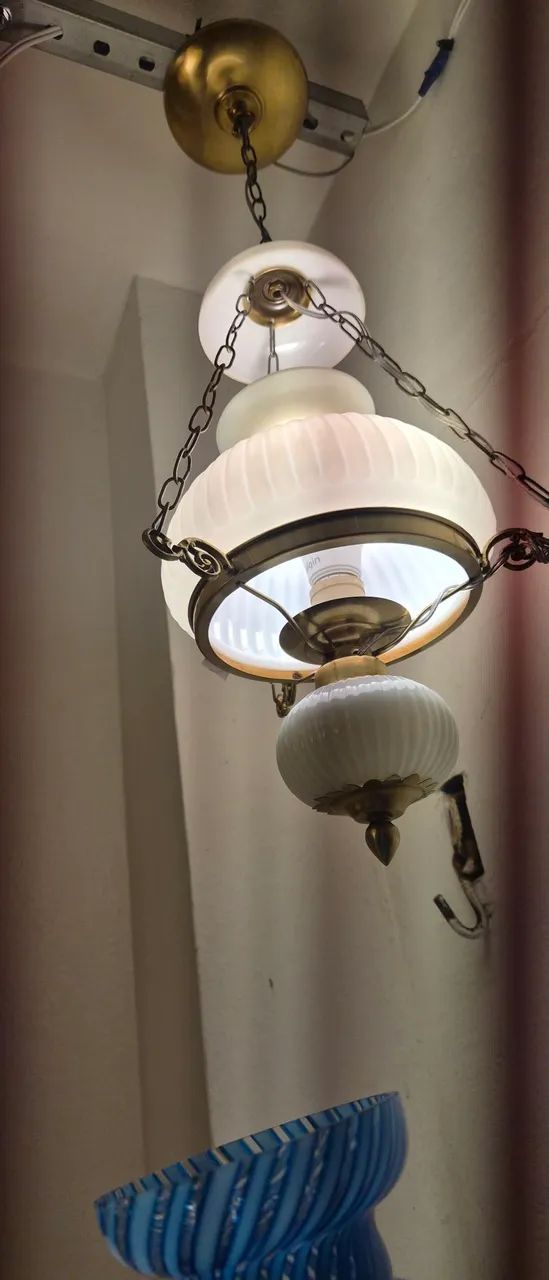 Lustre em opalina Medindo 73cm x 23,5cm - Foto 3