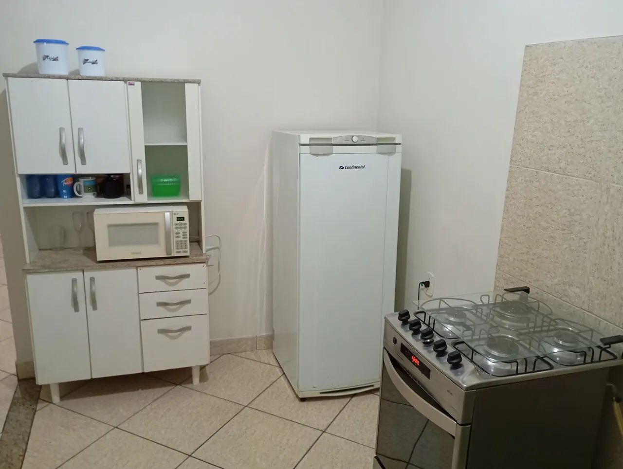 Kitnet mobiliada com água e luz 