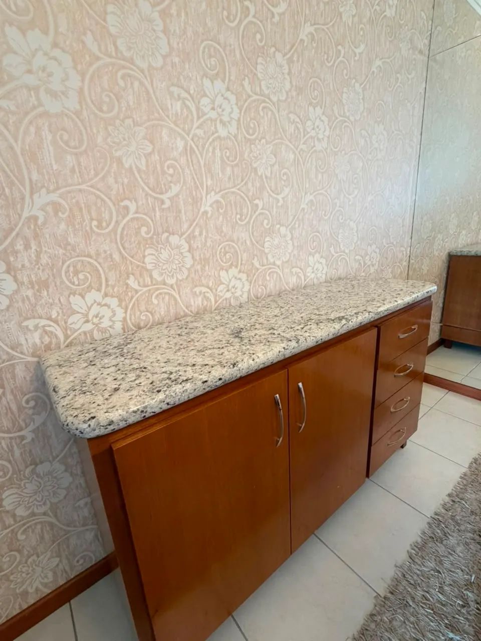 Mesa de granito com 6 cadeiras e buffet - Foto 2