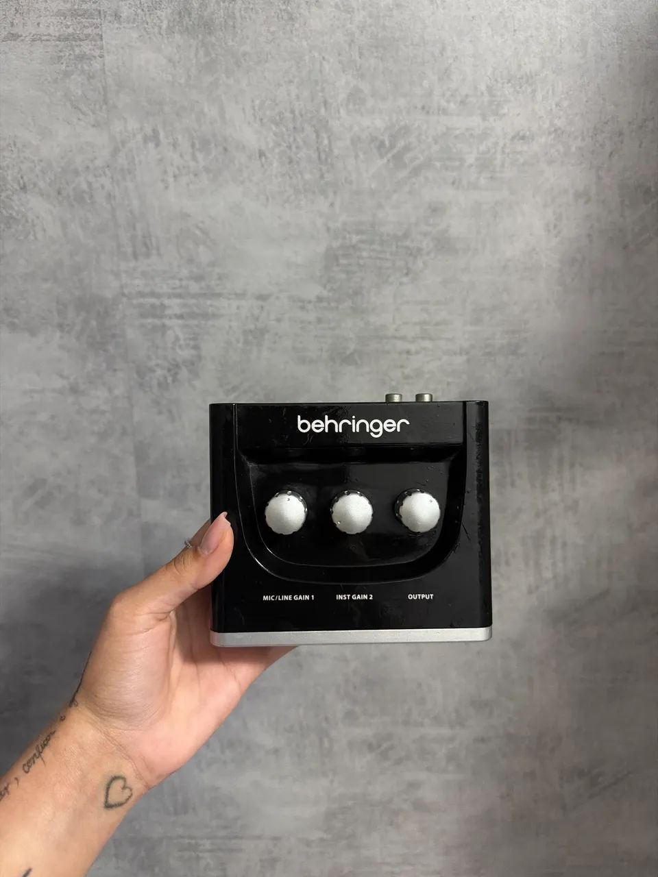 Interface de Áudio Behringer U-PHORIA UM2 - Funcionando
