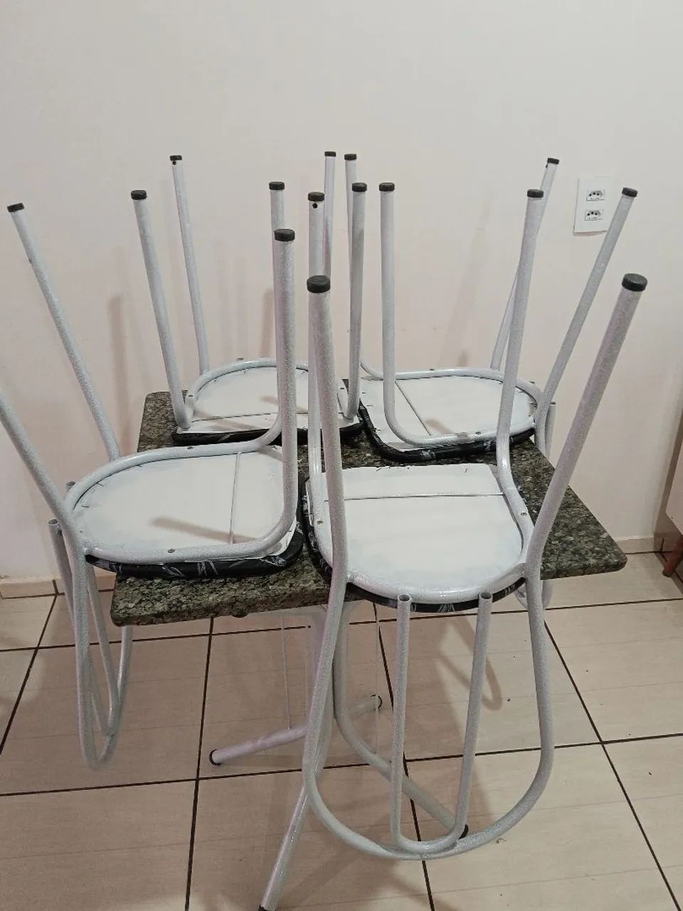 Mesa com 4 cadeiras  - Foto 3
