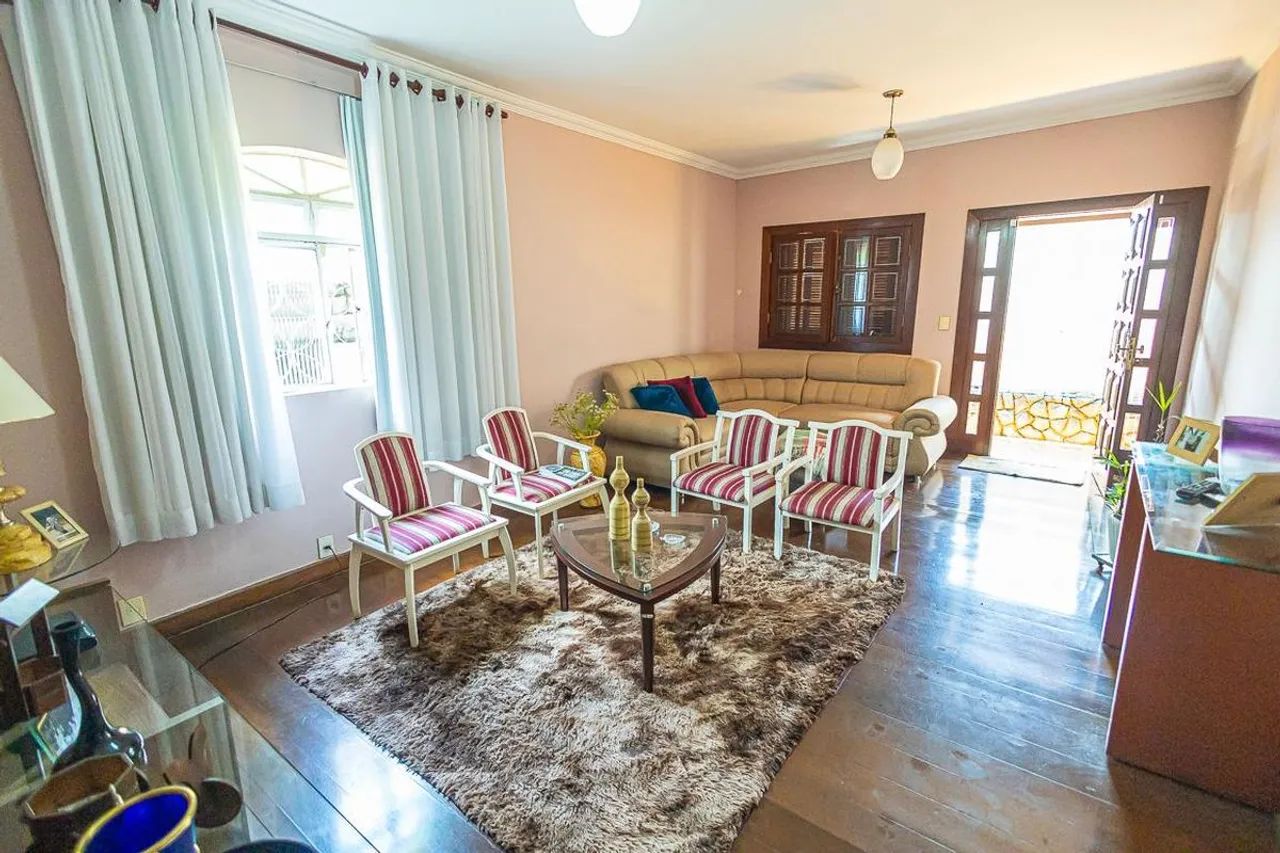 Casa à Venda - Floramar, 5 Quartos, 352 m2