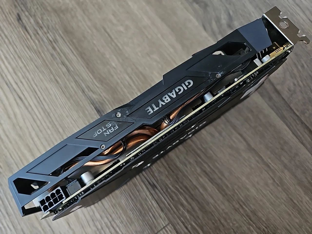 RX 580 Gigabyte - 2304 SP - 4GB - Foto 3