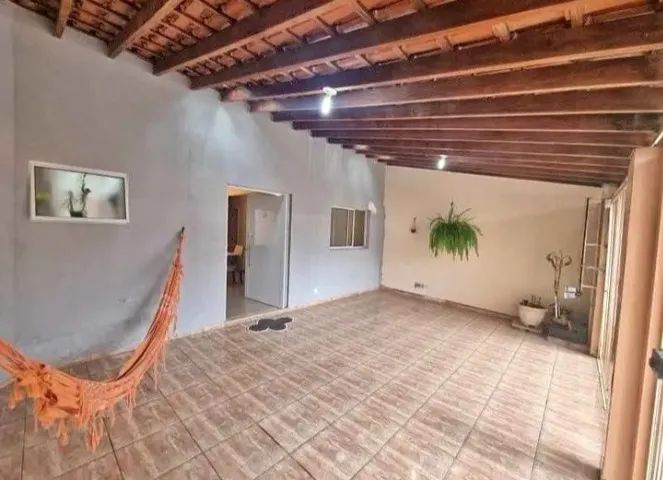 Casa com dois quartos arejada e confortável