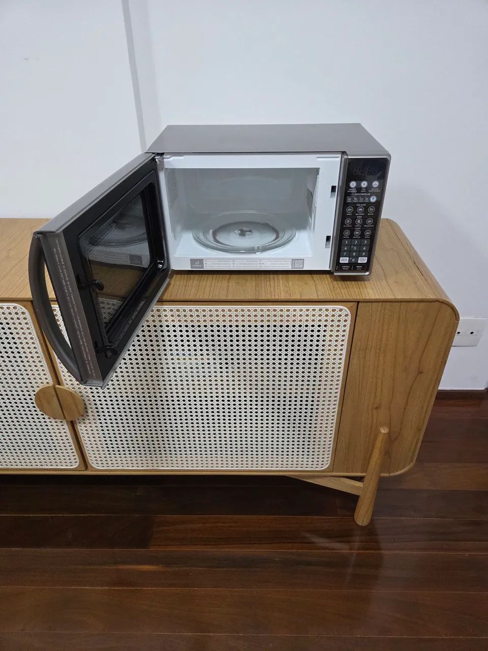Micro-ondas Electrolux 20L seminovo c/Função Tira Odor (MT30S) 127V - Retirada em Diadema  - Foto 2