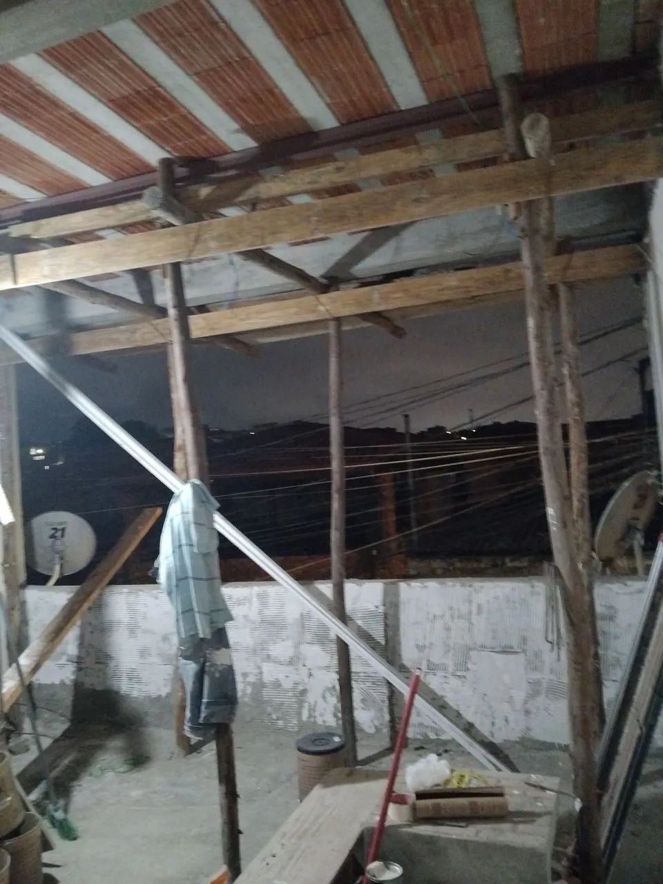 Sobra de obra , pontalete, sarrafo,tijolo, lajota, trelica..etc.. - Foto 2