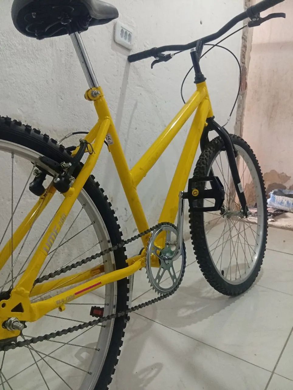 Bicicleta Amarela Aro 26 - seminova - Foto 2