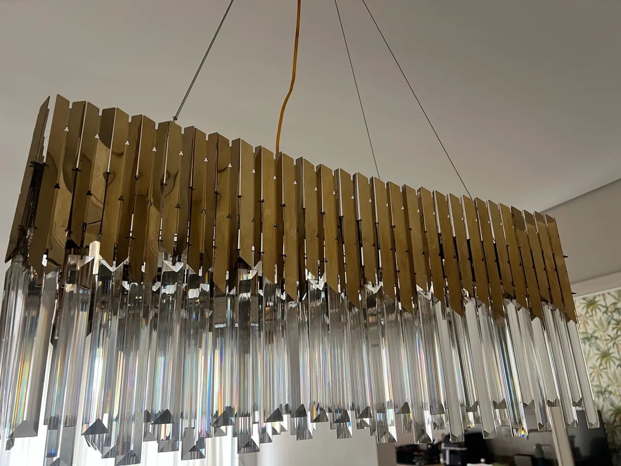 LUSTRE PENDENTE RETANGULAR DOURADO COM CRISTAIS  - Foto 5