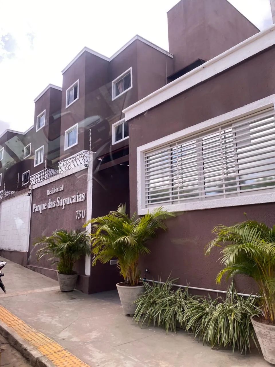  ALUGA-SE  APARTAMENTO 