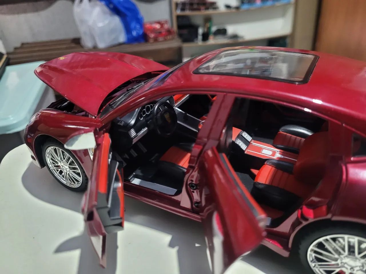 Miniatura Porsche Panamera 1/18 - Foto 3