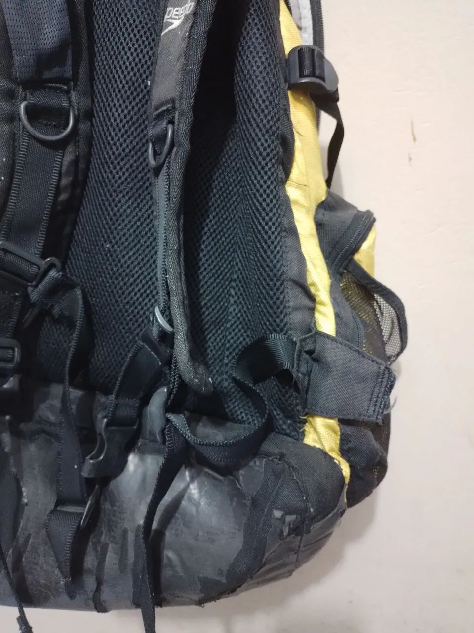 Mochila Speedo natação amarela grande usada em boas condições  - Foto 4
