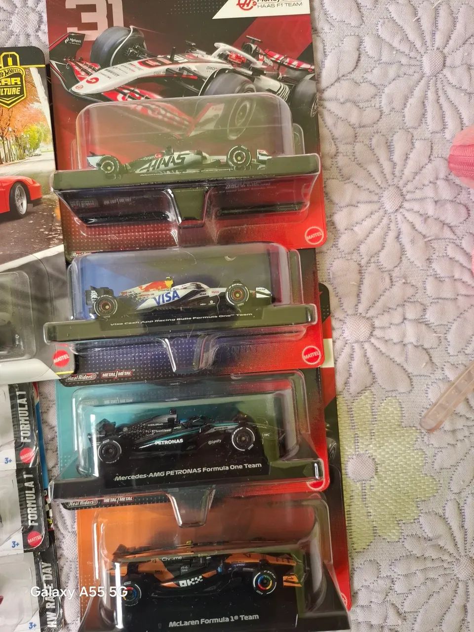 Miniaturas hotwheels premium e mainline ( Ferrari e Fórmula 1) - Foto 4