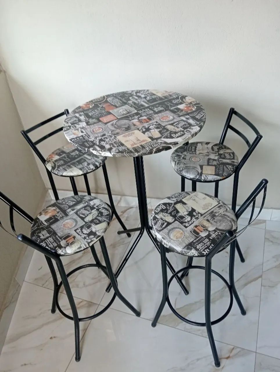 MESA BISTRÔ SEMI-NOVA COM 4 cadeiras... Bairro serrano BH  - Foto 2