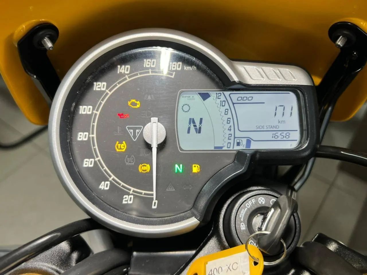 TRIUMPH SCRAMBLER 400 XC 2026 - Foto 4