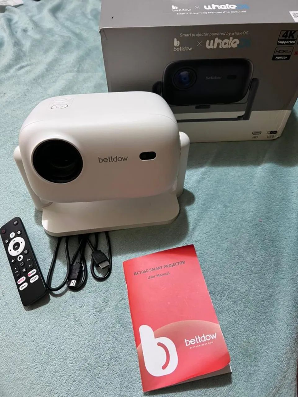 Projetor Bettdow AC1060 Smart 4K - Semi Novo, 1 Mês de Uso