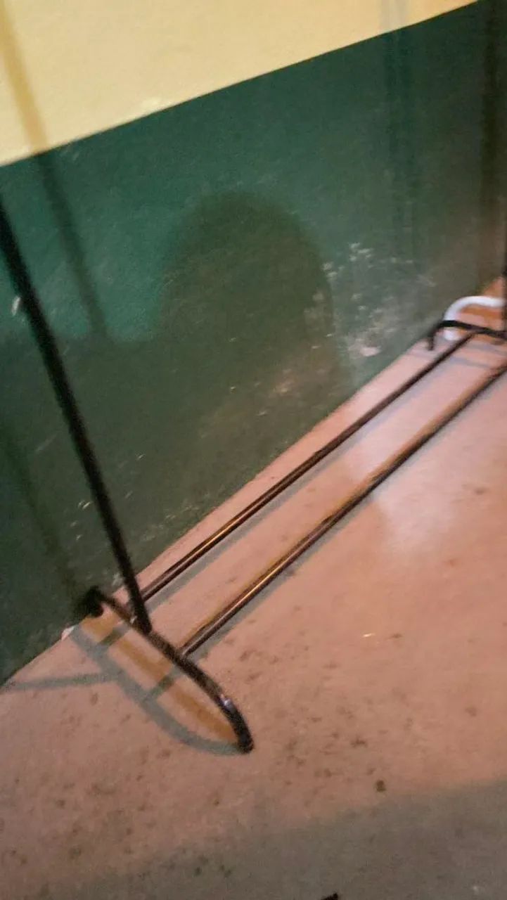 EXPOSITOR DE ROUPAS (UNIDADE) - Foto 2