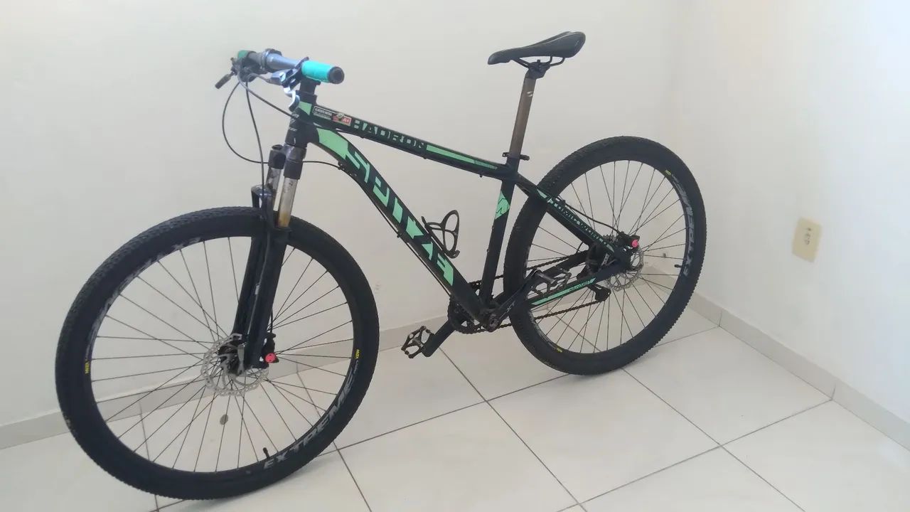 Vende-se um bicicleta MTB.