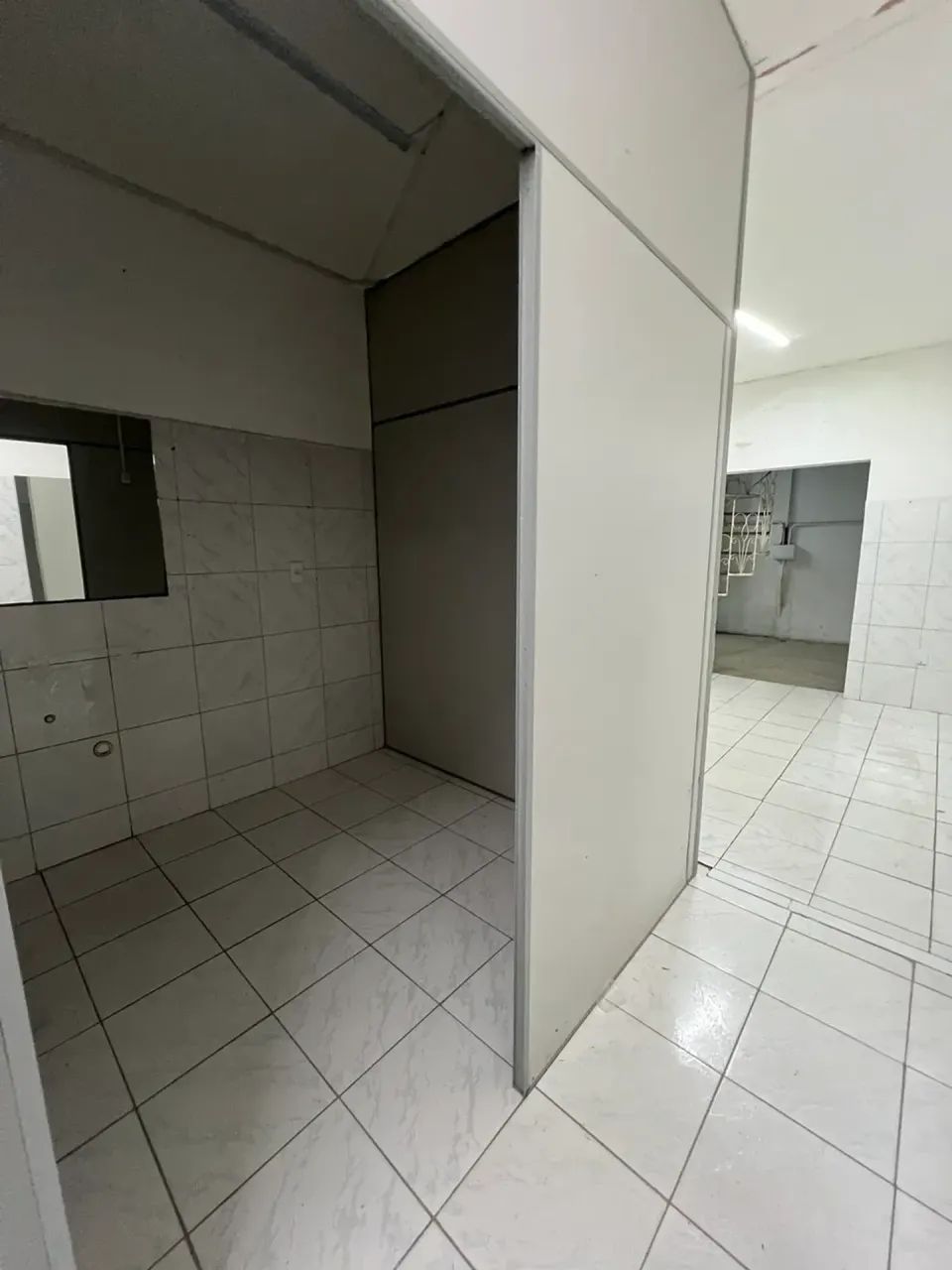 Oportunidade Única: Galpão Comercial na Av. Dona Constança!