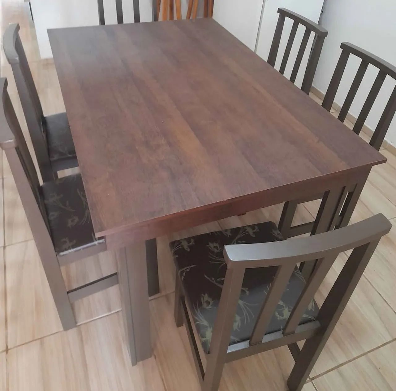 Mesa com 6 cadeiras novo 