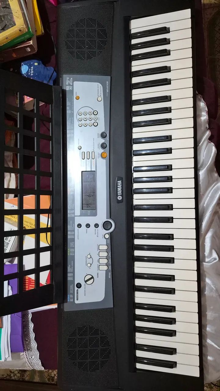 Teclado Yamaha PSR E213