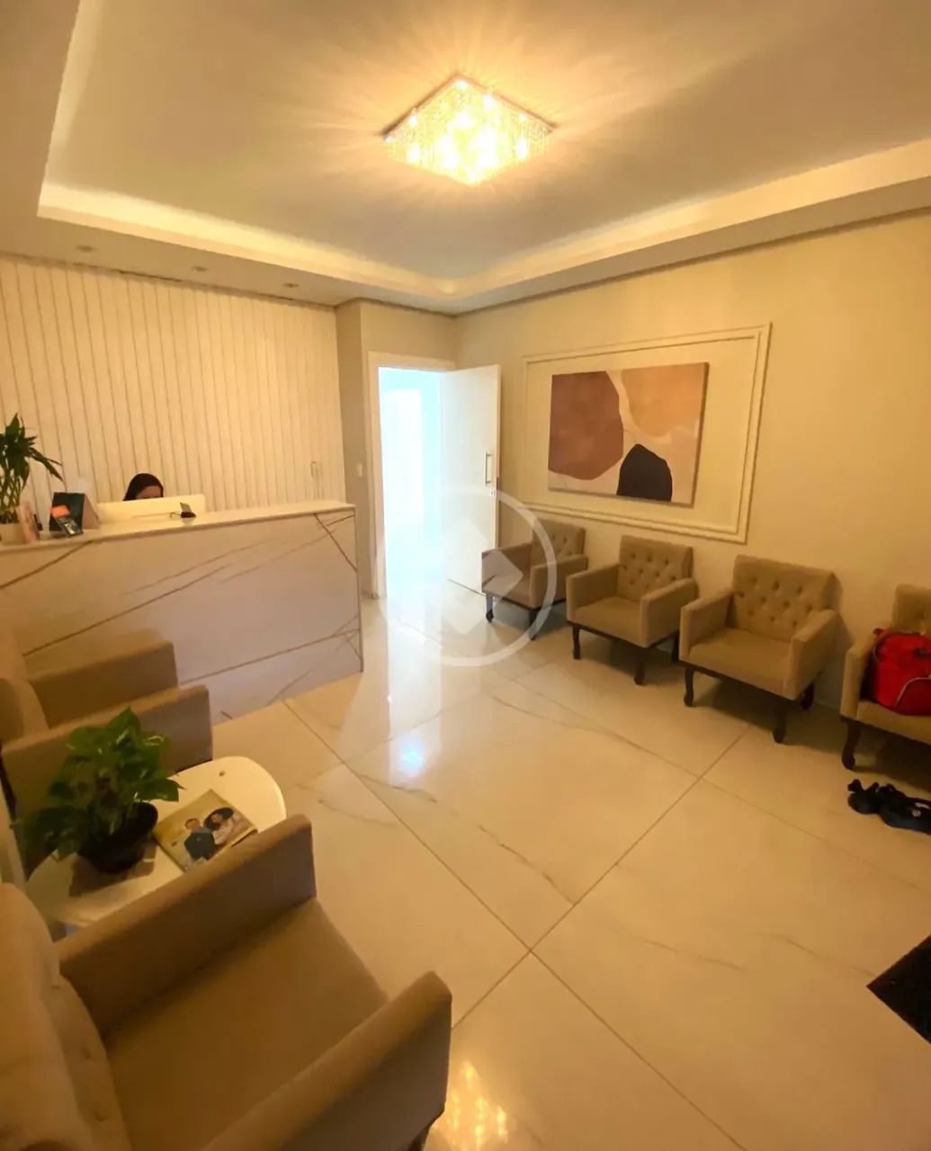 Prédio Comercial com 7 Salas + Recepção - Arquitetura Clássica Moderna - Salas com Mesa fi - Foto 5