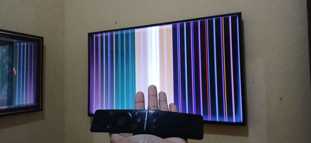 Vendo TV Samsung 43 polegadas  com defeito  - Foto 3