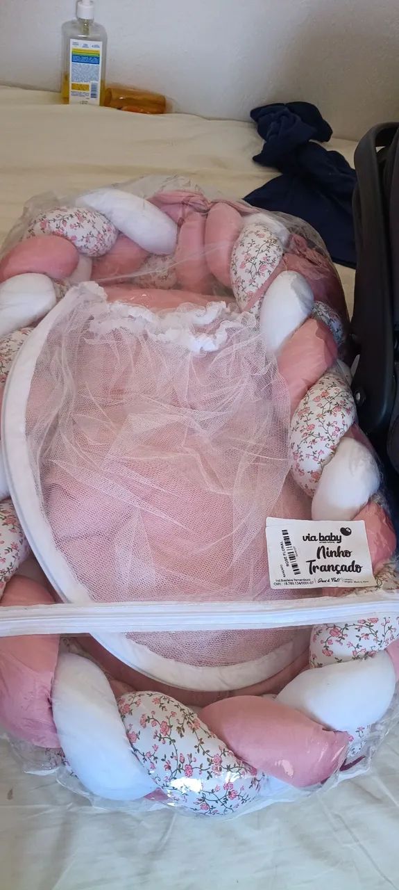 Bebê conforto e um ninho 