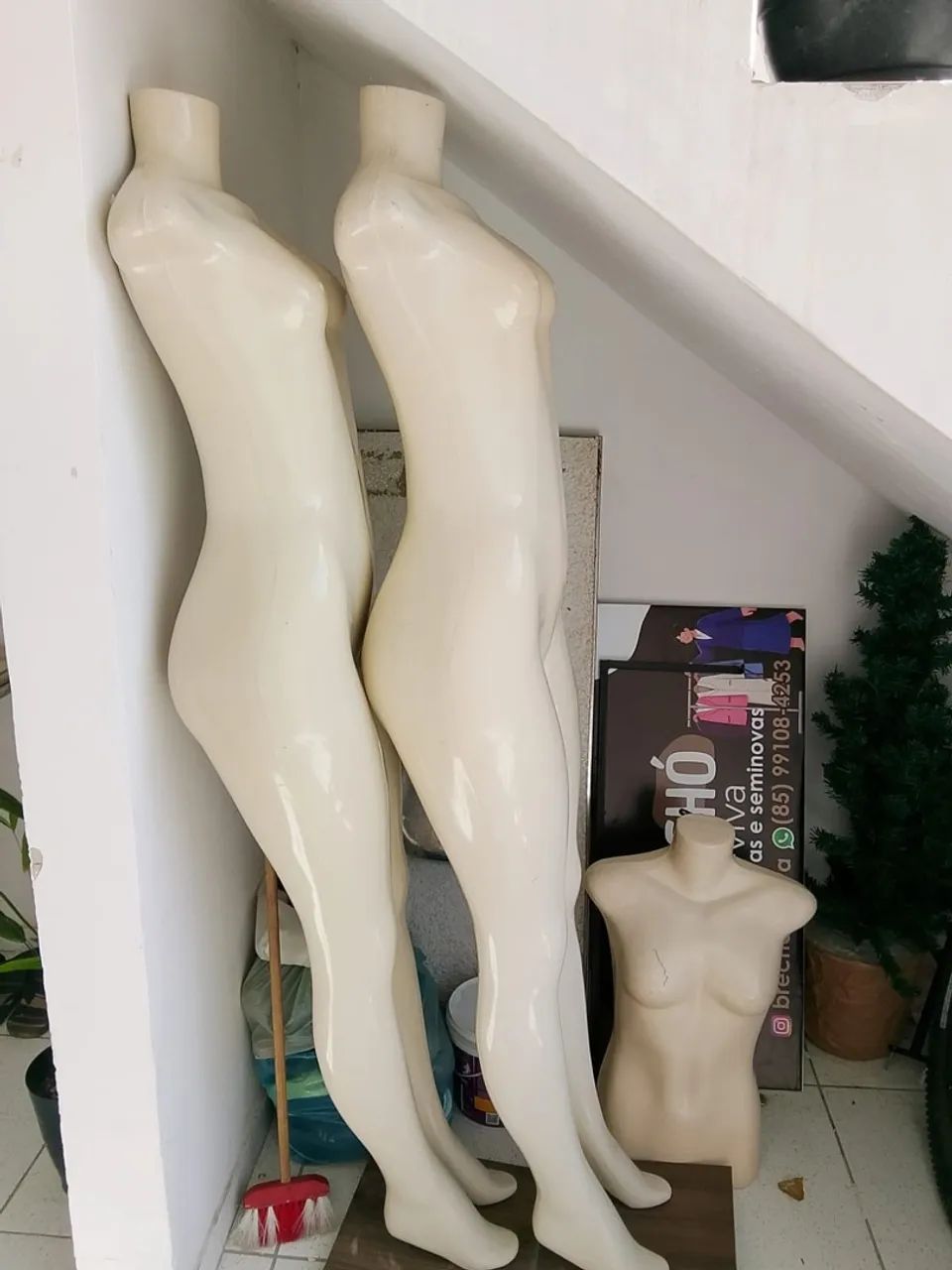 Vendo manequins e araras 
