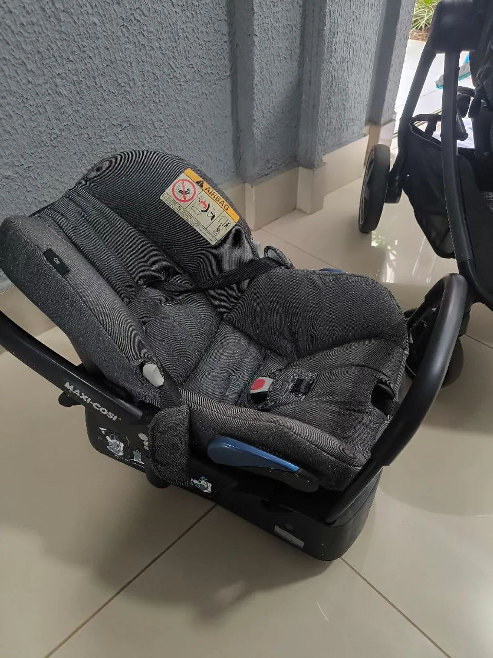 Carrinho de bebê e bebê conforto  - Foto 3