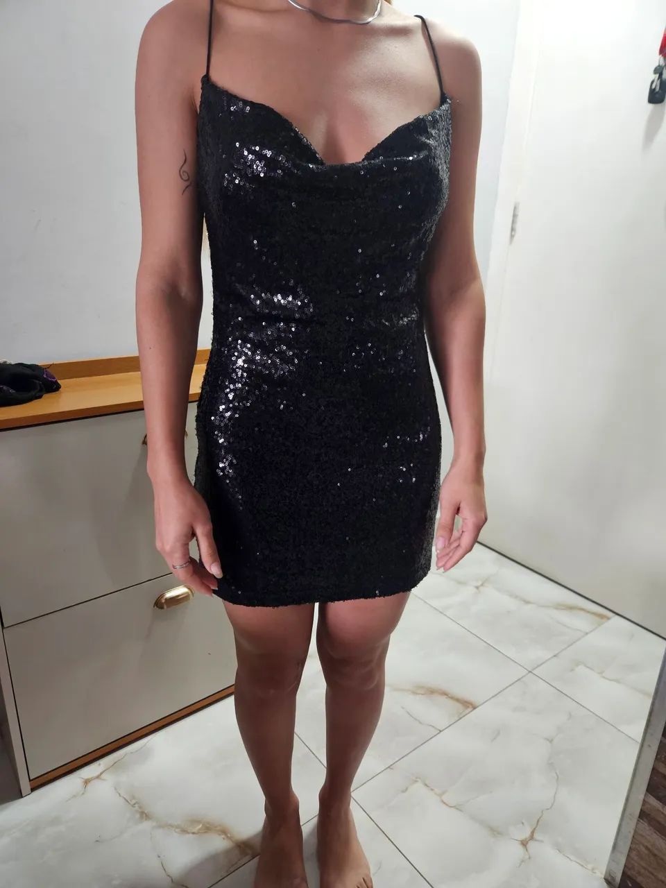 Vestidos em paetê preto e prata 80$ cada - Foto 2