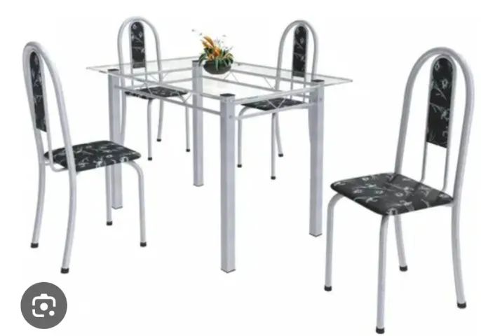 Mesa com 4 cadeiras 