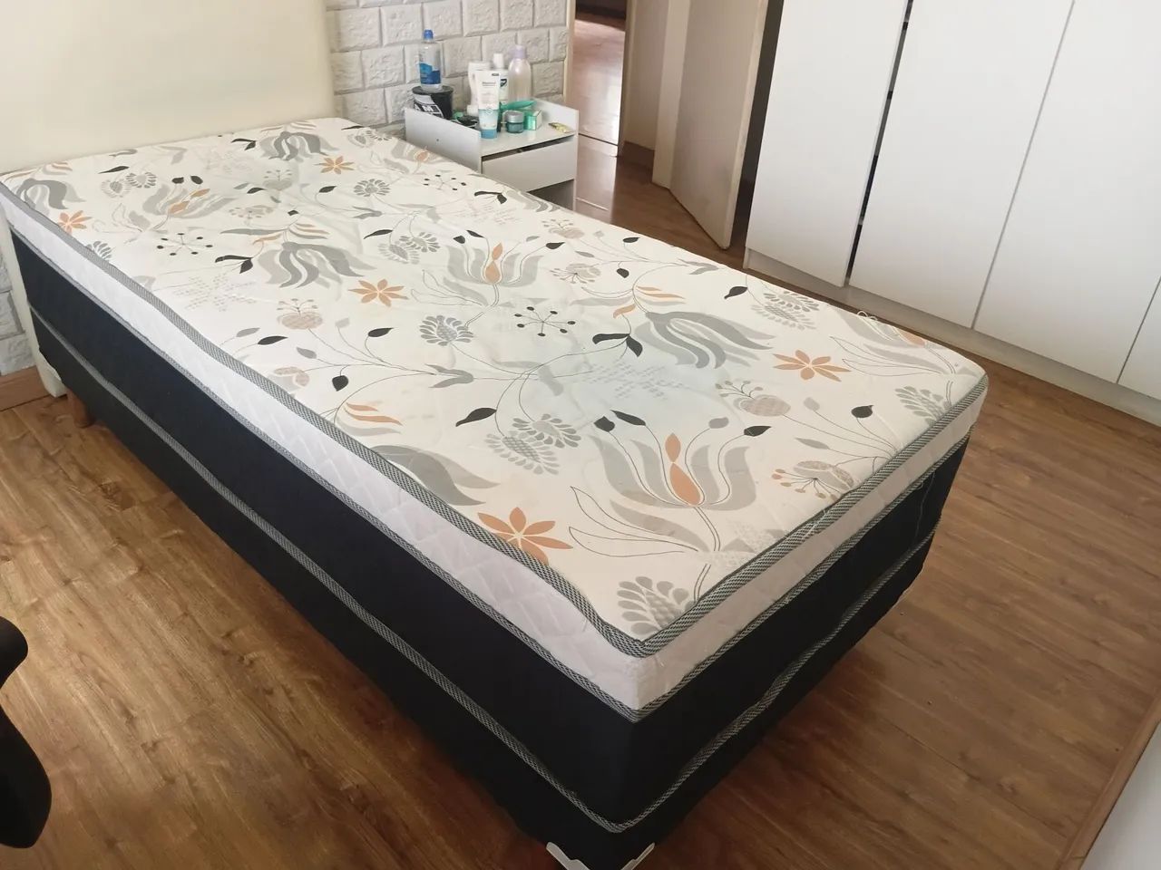 Cama Box Solteiro Colchão D28. C1,88xL0,88xA0,60 