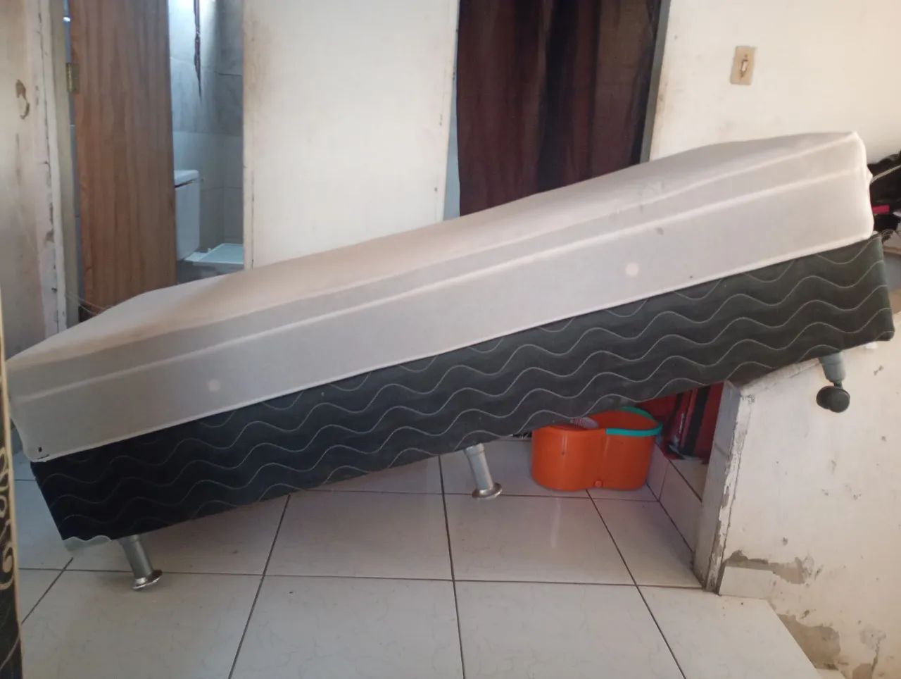 CAMA BOX DE SOLTEIRO, SEMI USADA, EM ÓTIMO ESTADO. - Foto 2