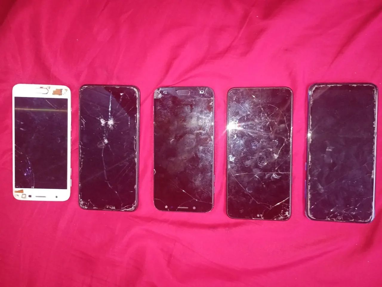 VENDO 5 CELULAR C/ DEFEITO.
