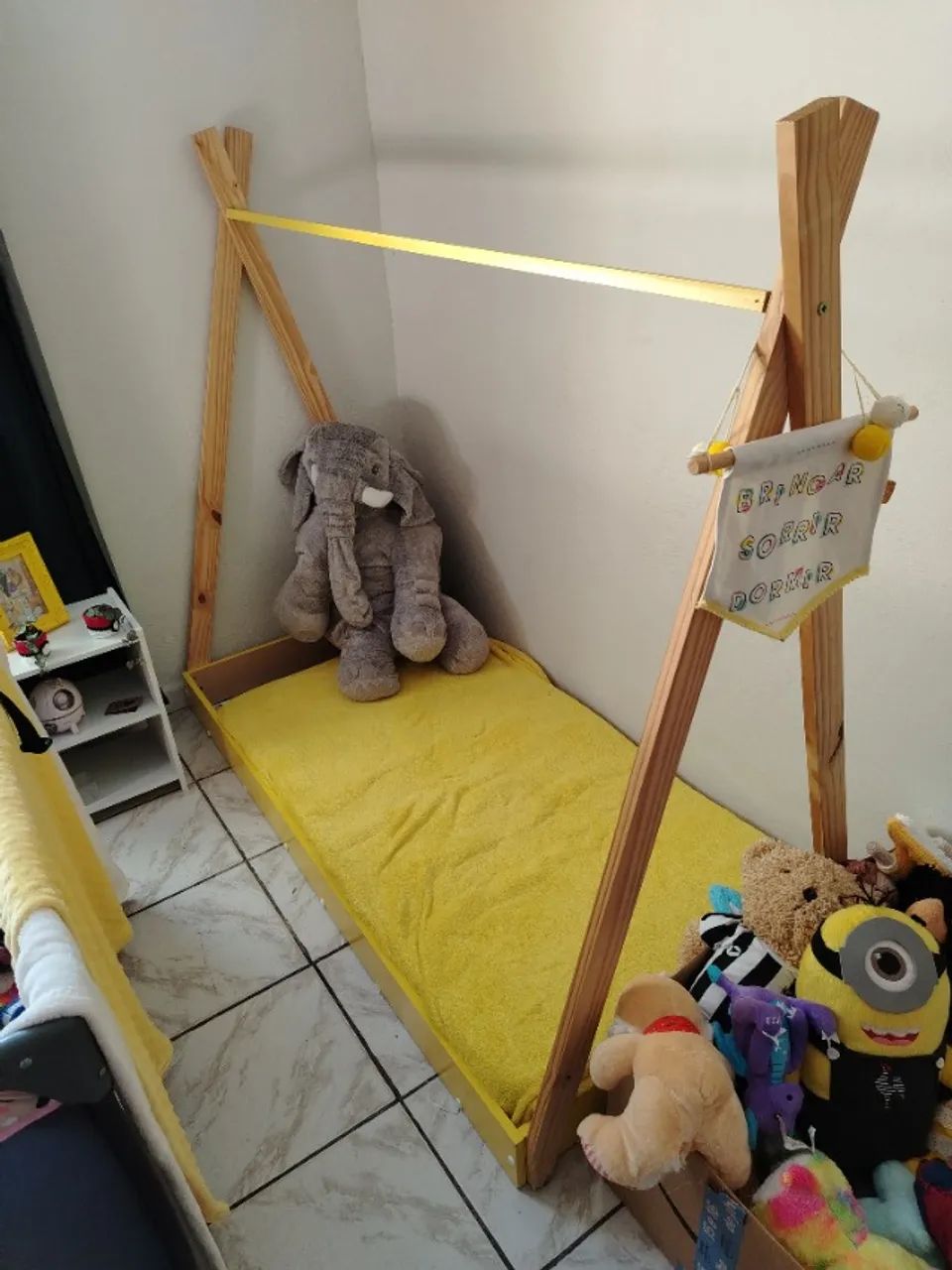 Cama montessoriana amarela  - Foto 4