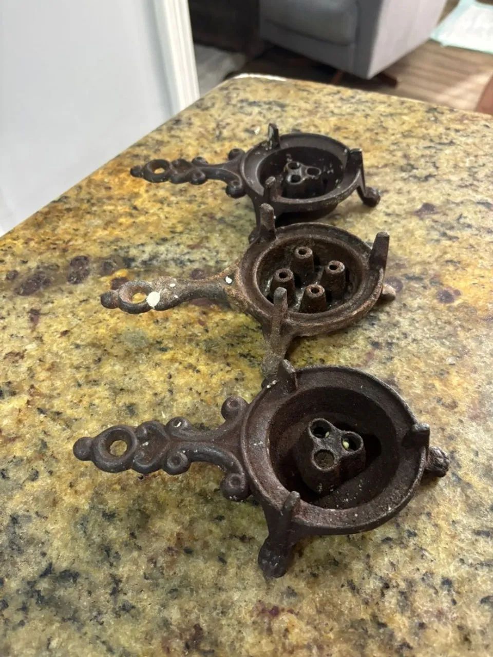 Fogareiros antigos de ferro fundido