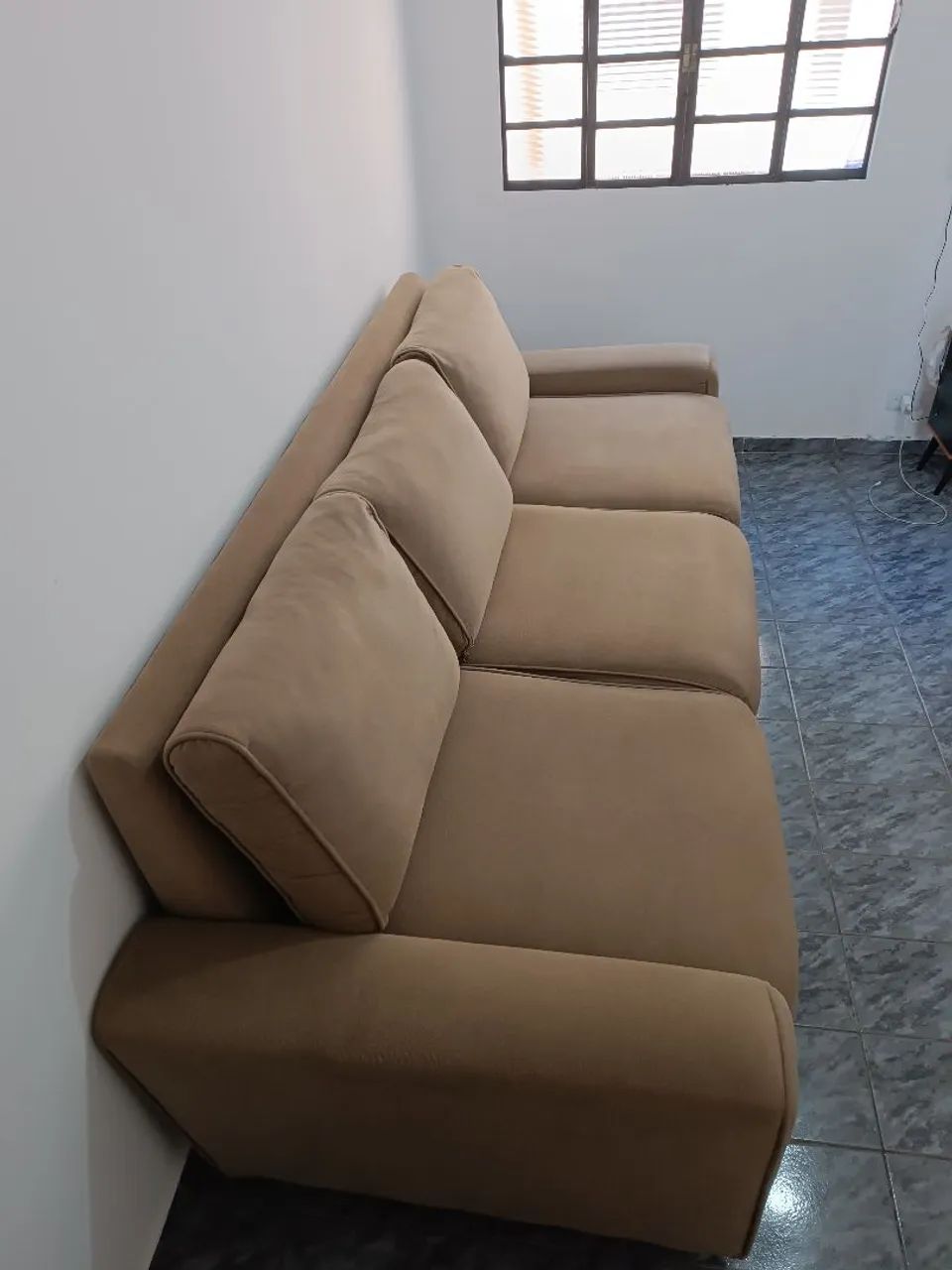 Sofá 3 lugares, grande, confortável  - Foto 3