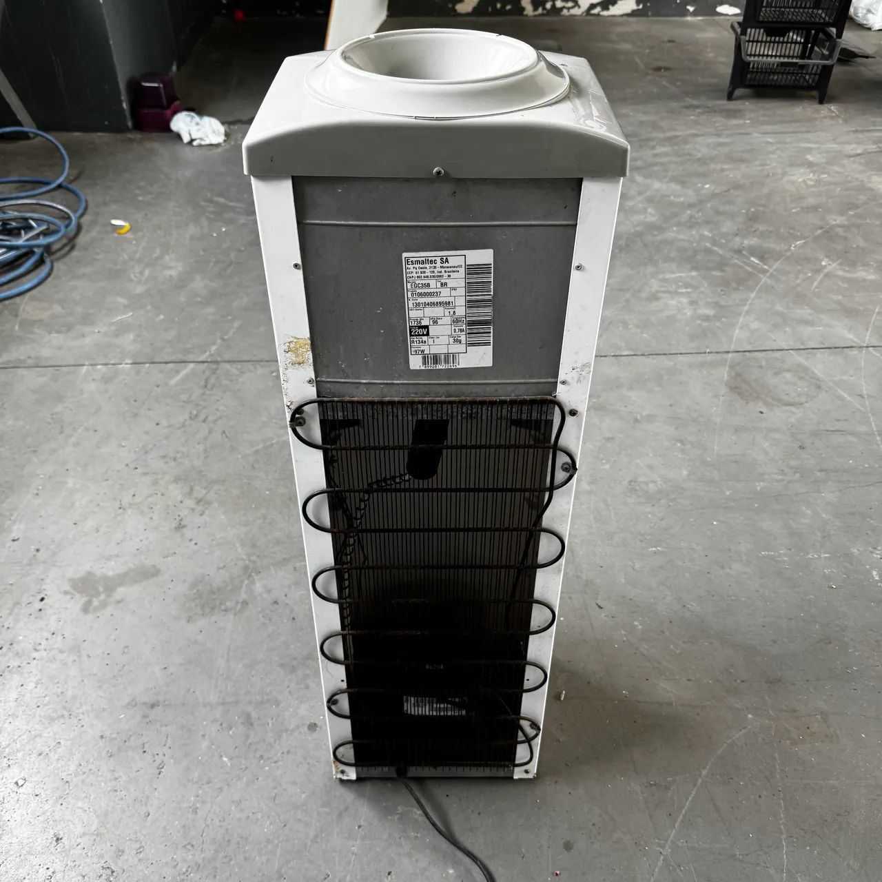 Bebedouro Esmaltec modelo com compressor  - Foto 4