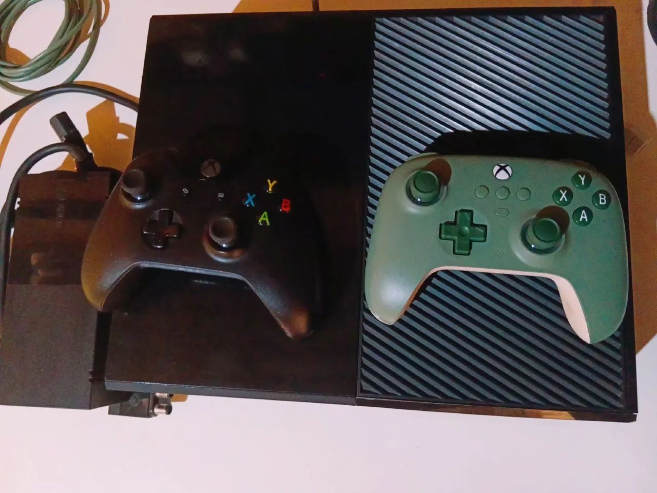 Vendo Xbox one fat com dois controles - Foto 3