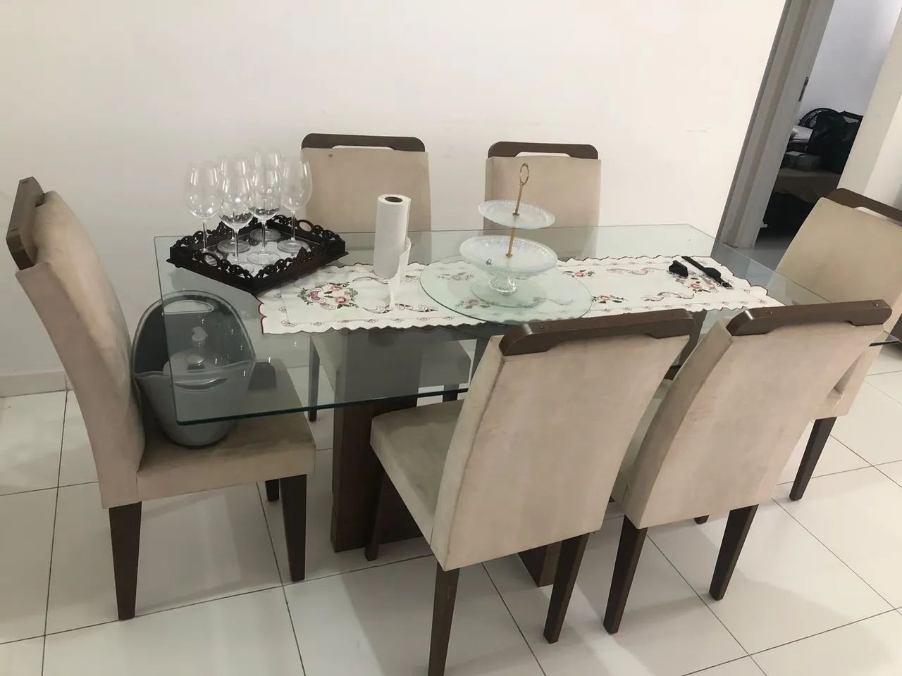 Mesa de vidro com 6 cadeiras 