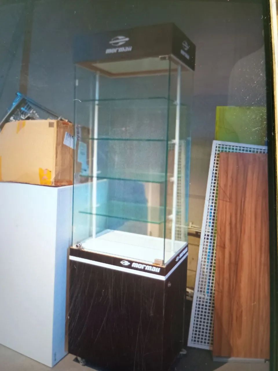 Vitrine expositora vertical vidro em perfeito estado com led funcionando  - Foto 3