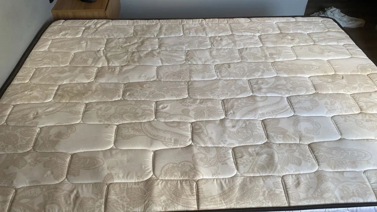 Vendo colchão com 6 meses de uso 